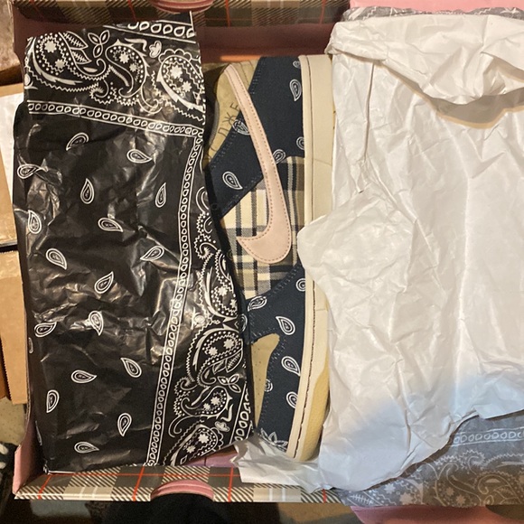 NIKE SB DUNK LOW PRM QS Travis Scott x Dunk Low PRM QS “Cactus Jack” Special Box - Picture 3 of 13